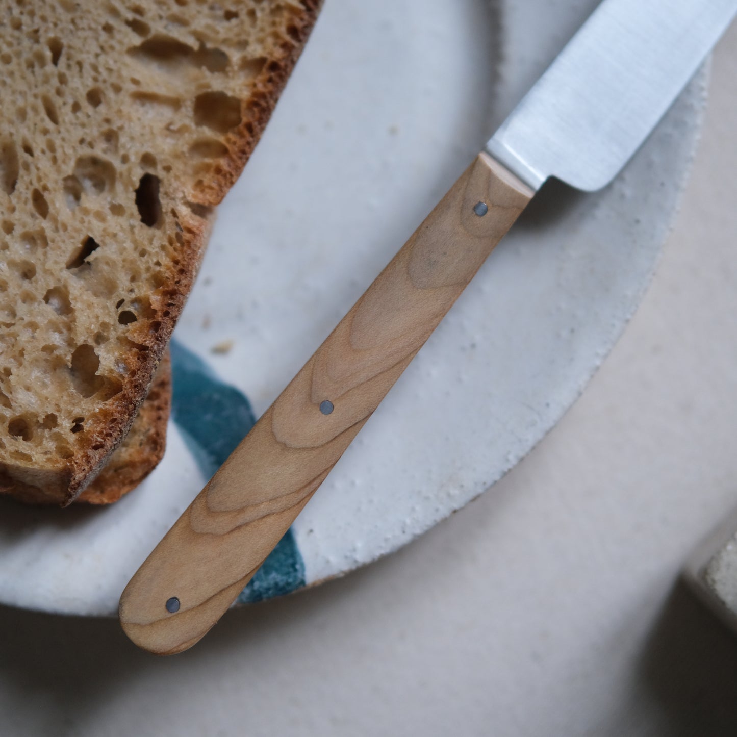 BOTO • COUTEAU À BEURRE CÈDRE ROUGE