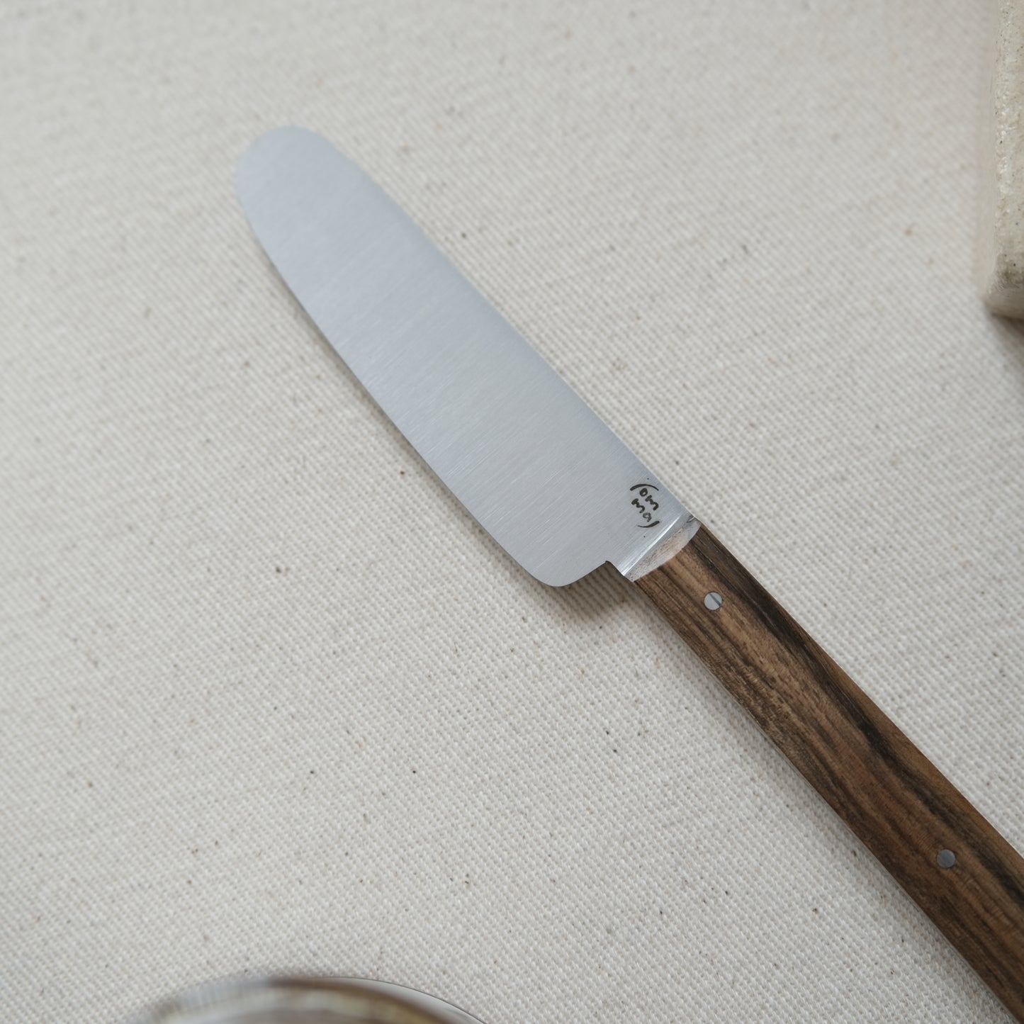 BOTO • COUTEAU À BEURRE NOYER