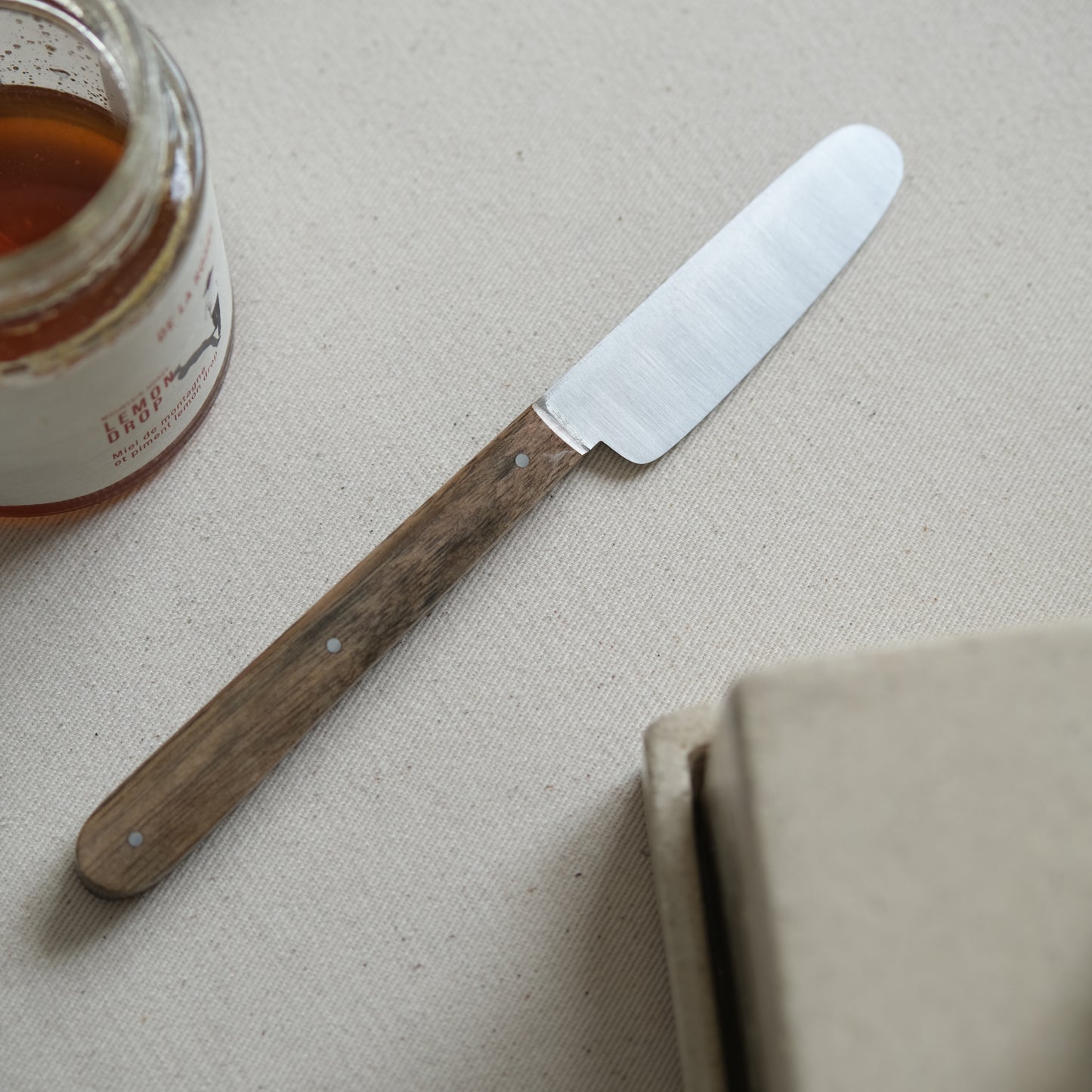BOTO • COUTEAU À BEURRE NOYER