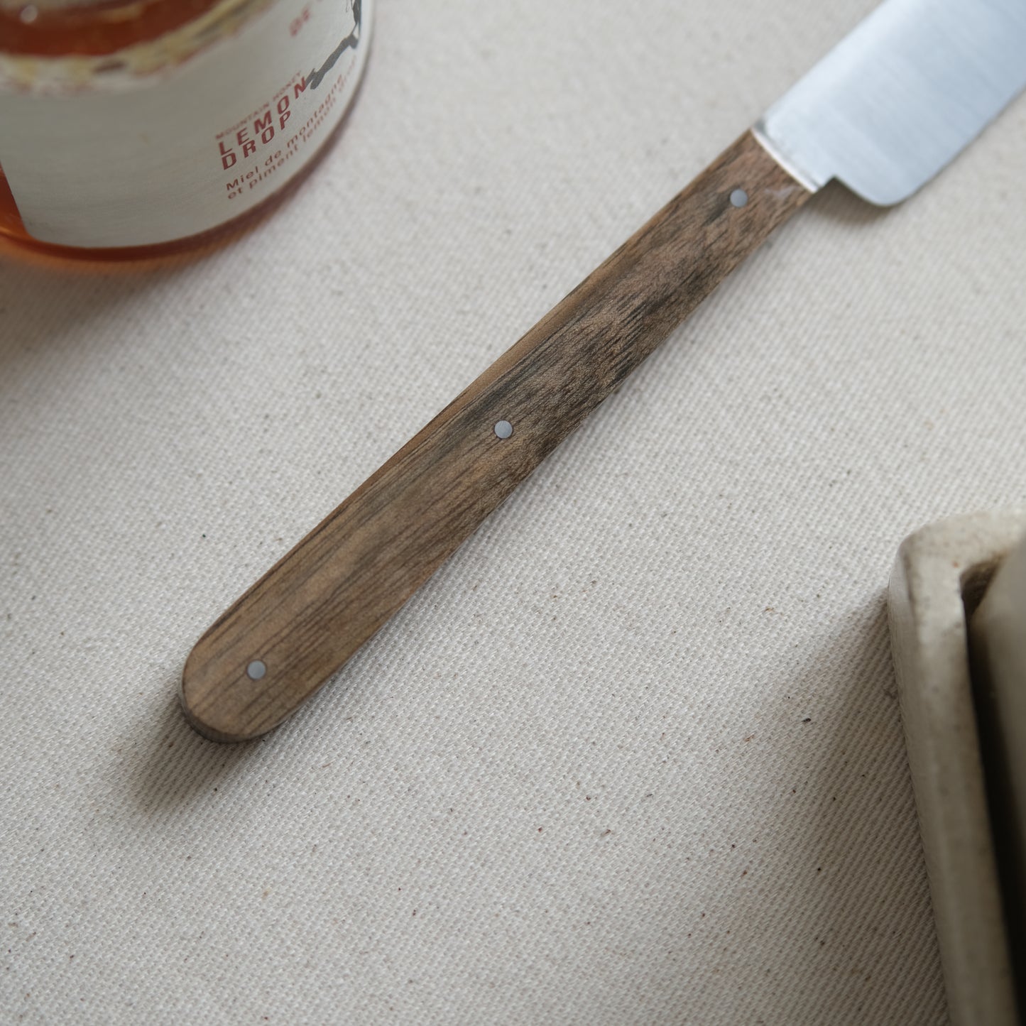 BOTO • COUTEAU À BEURRE NOYER