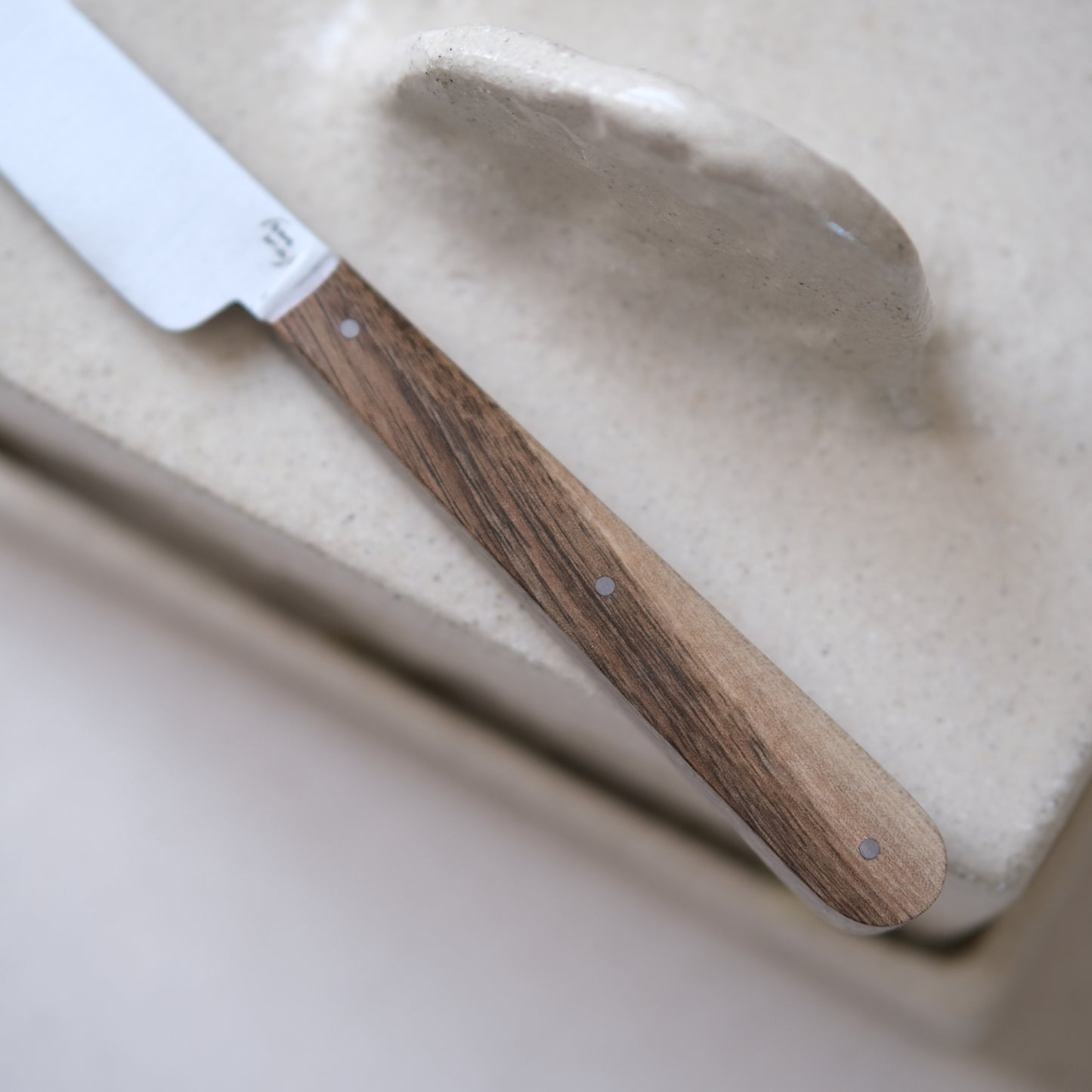BOTO • COUTEAU À BEURRE NOYER