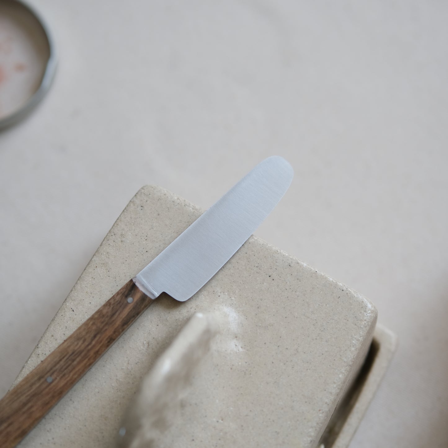 BOTO • COUTEAU À BEURRE NOYER