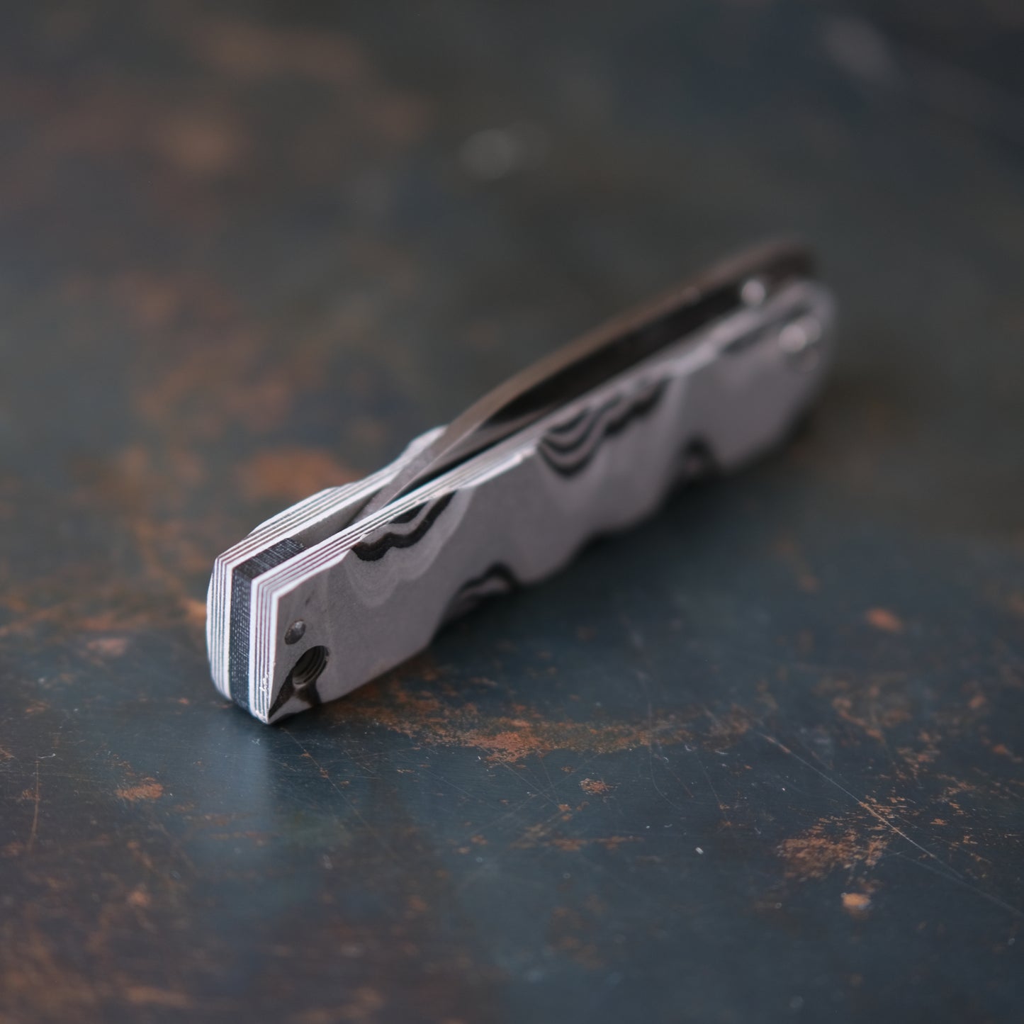 YOBO • COUTEAU PLIANT MARBRÉ GRIS