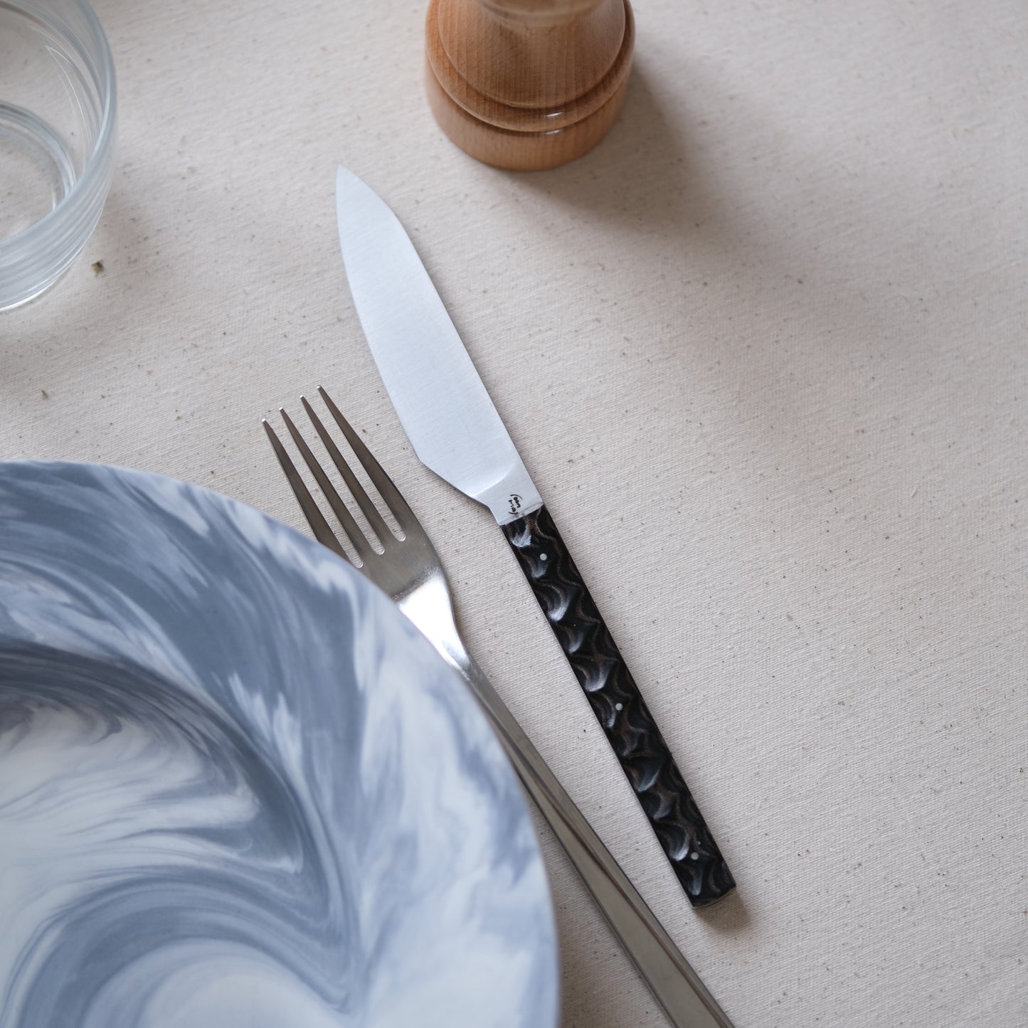 SIKSA • COFFRET DE COUTEAUX DE TABLE MICARTA NOIR TEXTURÉ
