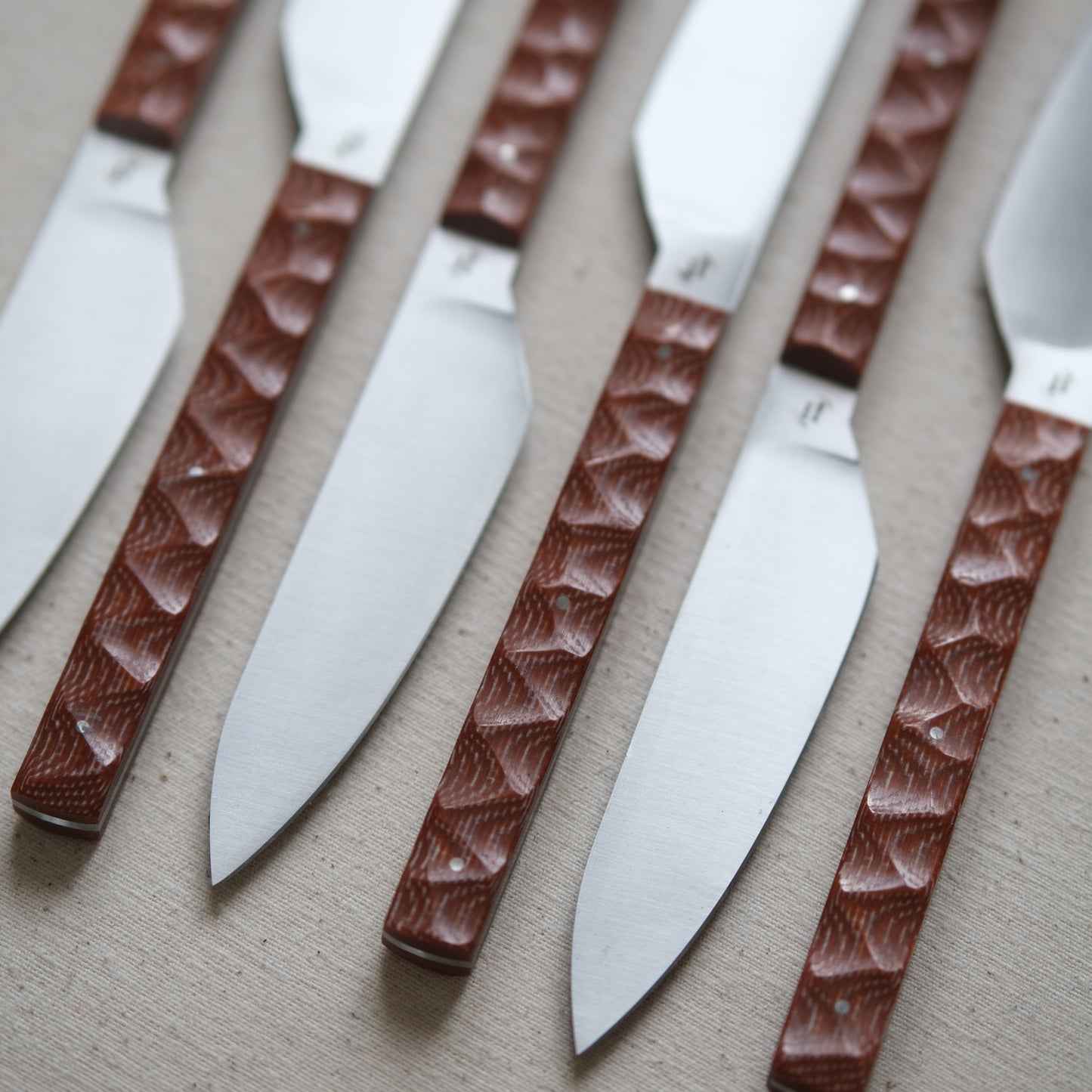 SIKSA • COFFRET DE COUTEAUX DE TABLE MICARTA BRUN TEXTURÉ