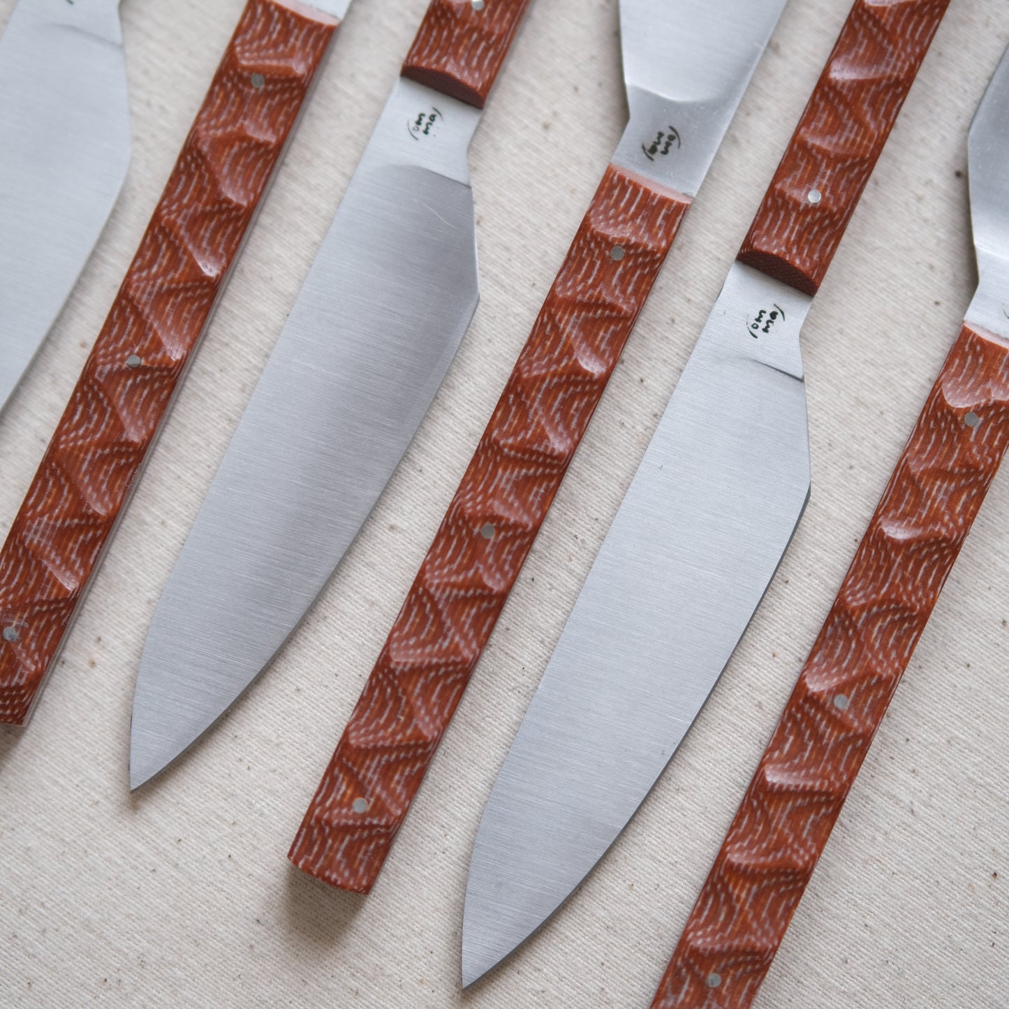 SIKSA • COFFRET DE COUTEAUX DE TABLE MICARTA BRUN TEXTURÉ