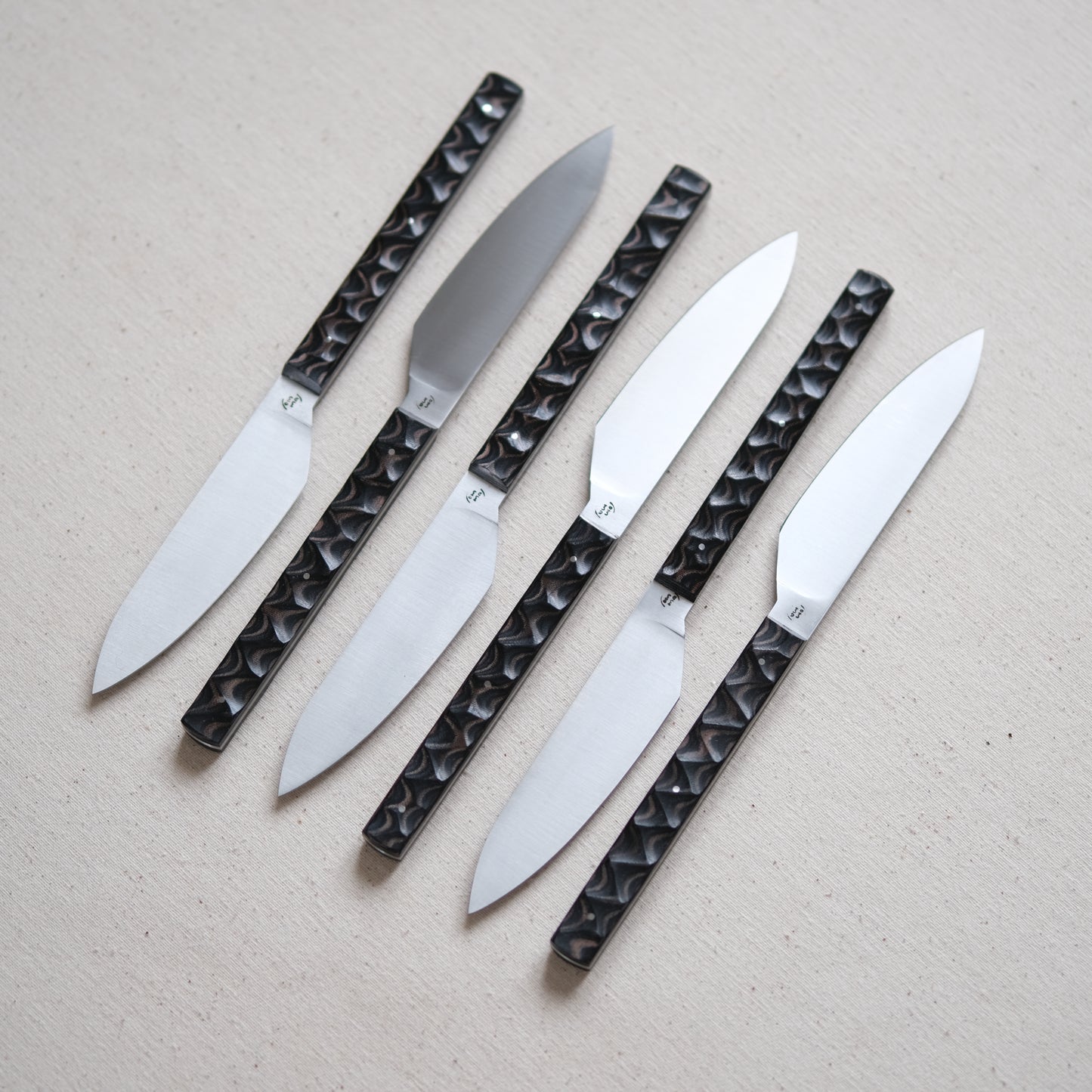 SIKSA • COFFRET DE COUTEAUX DE TABLE MICARTA NOIR TEXTURÉ
