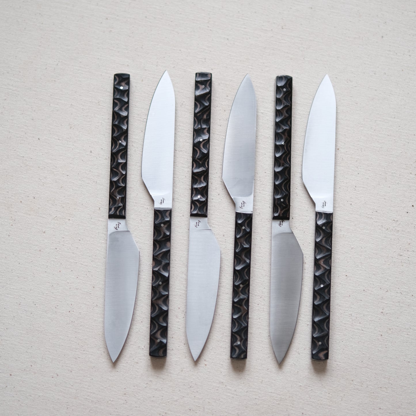 SIKSA • COFFRET DE COUTEAUX DE TABLE MICARTA NOIR TEXTURÉ