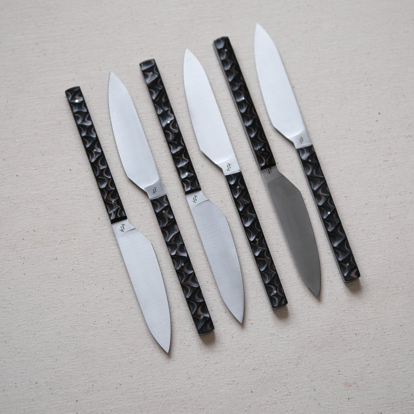 SIKSA • COFFRET DE COUTEAUX DE TABLE MICARTA NOIR TEXTURÉ