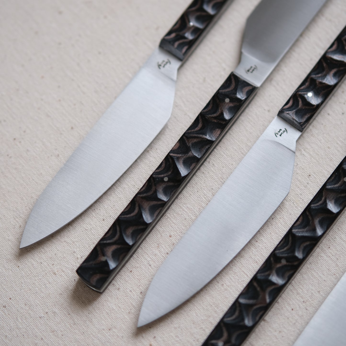 SIKSA • COFFRET DE COUTEAUX DE TABLE MICARTA NOIR TEXTURÉ