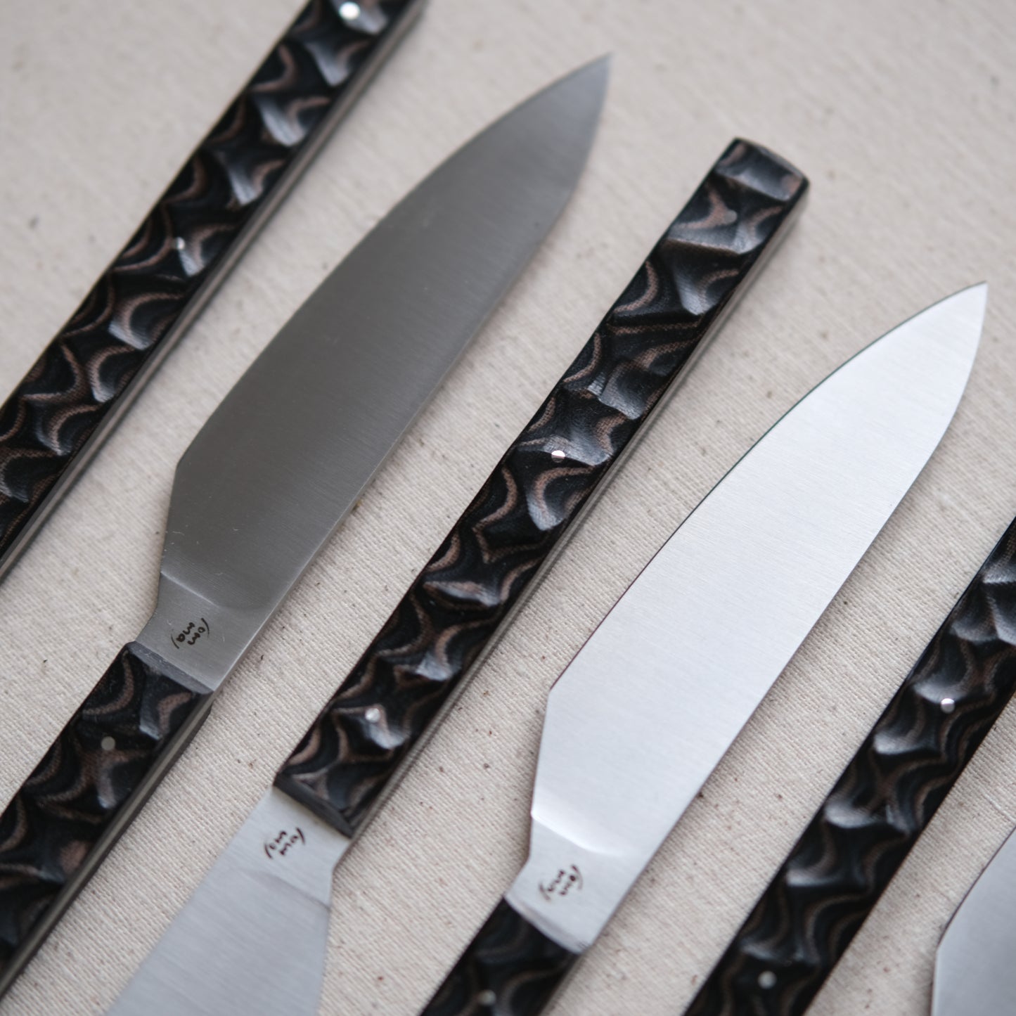 SIKSA • COFFRET DE COUTEAUX DE TABLE MICARTA NOIR TEXTURÉ