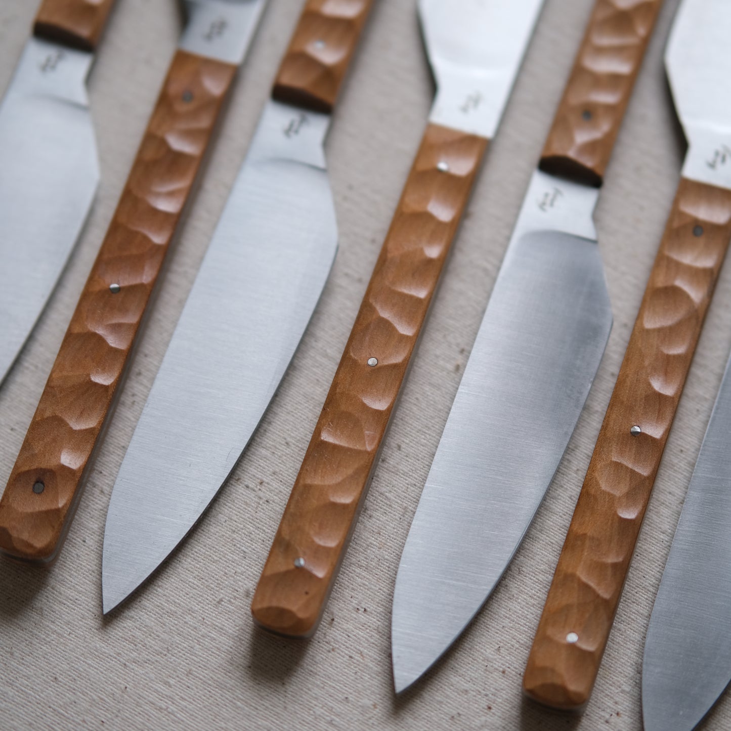 SIKSA • COFFRET DE COUTEAUX DE TABLE POIRIER TEXTURÉ
