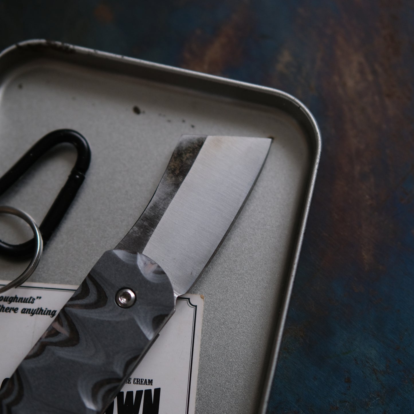 CHINGU • COUTEAU DE POCHE PAPIER ANTHRACITE