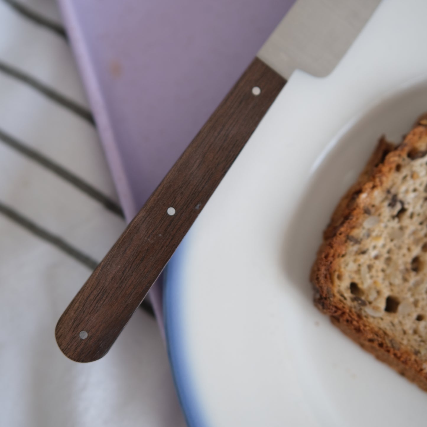 BOTO • COUTEAU À BEURRE PLAT NOYER