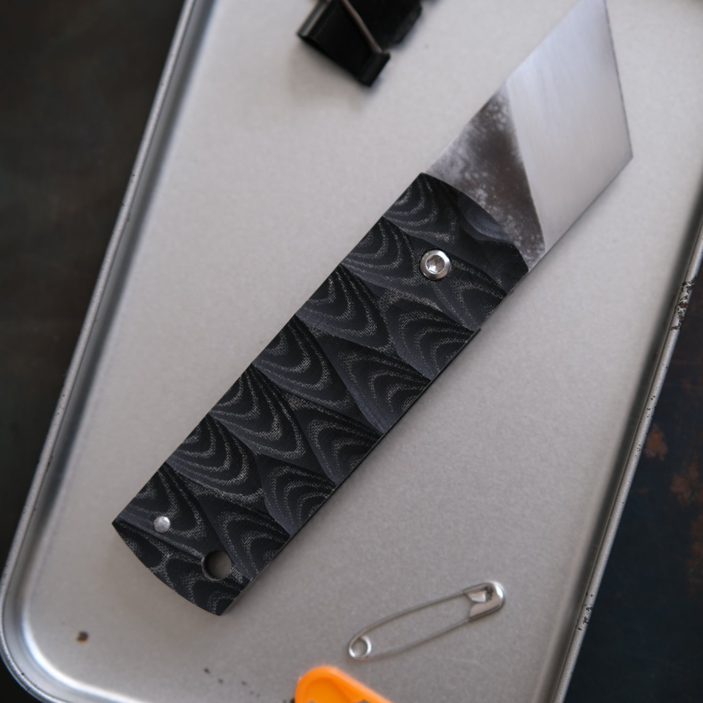 SUNBAE • CUTTER PLIANT NOIR MARBRÉ