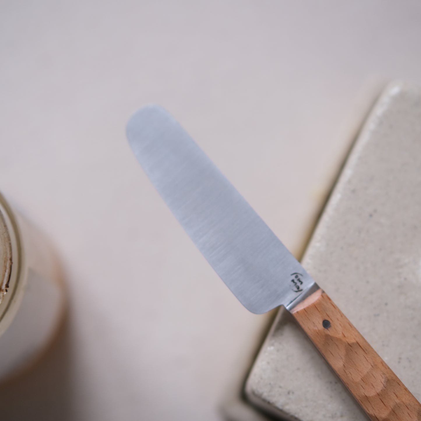 BOTO • COUTEAU À BEURRE HÊTRE TEXTURÉ