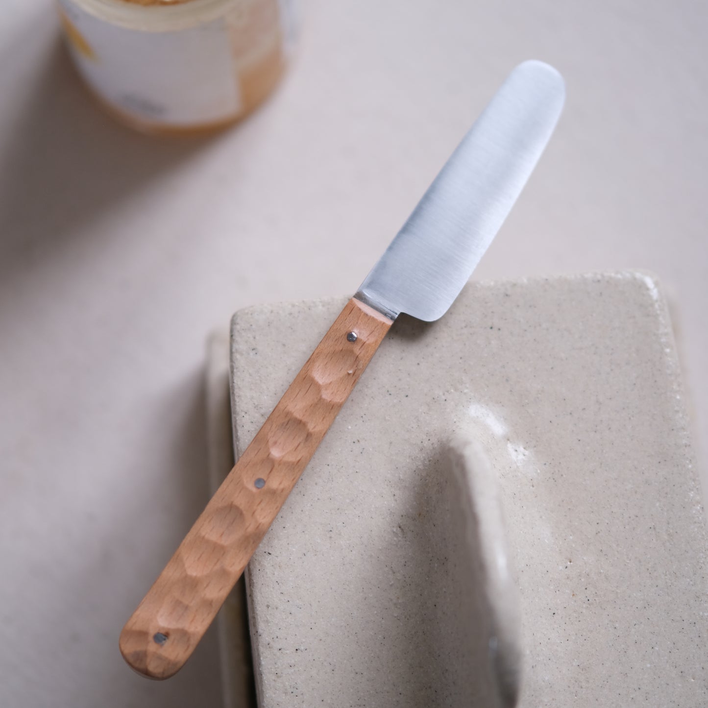 BOTO • COUTEAU À BEURRE HÊTRE TEXTURÉ