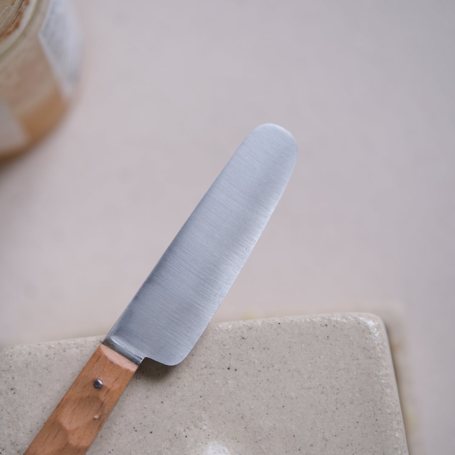 BOTO • COUTEAU À BEURRE HÊTRE TEXTURÉ