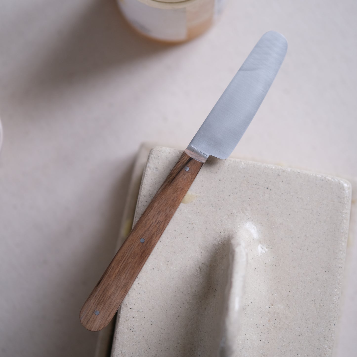 BOTO • COUTEAU À BEURRE NOYER