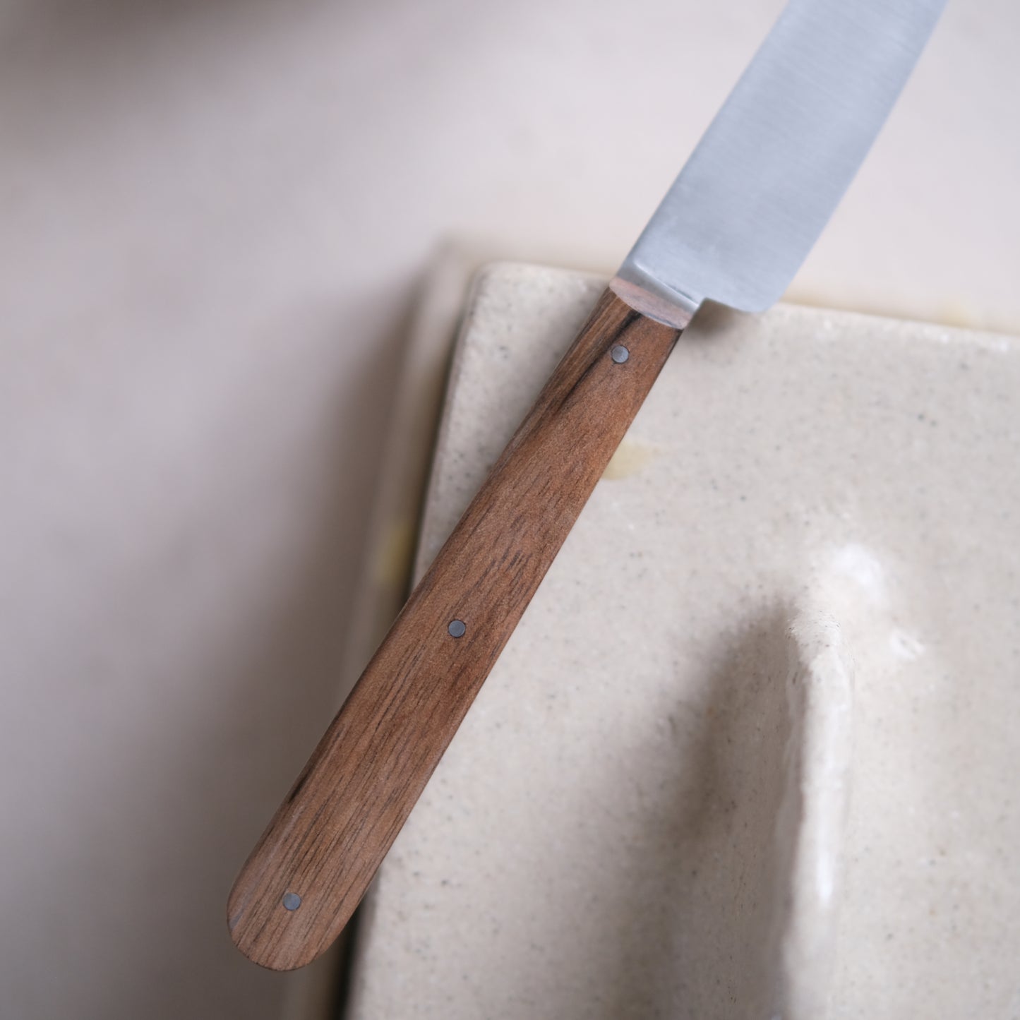 BOTO • COUTEAU À BEURRE NOYER