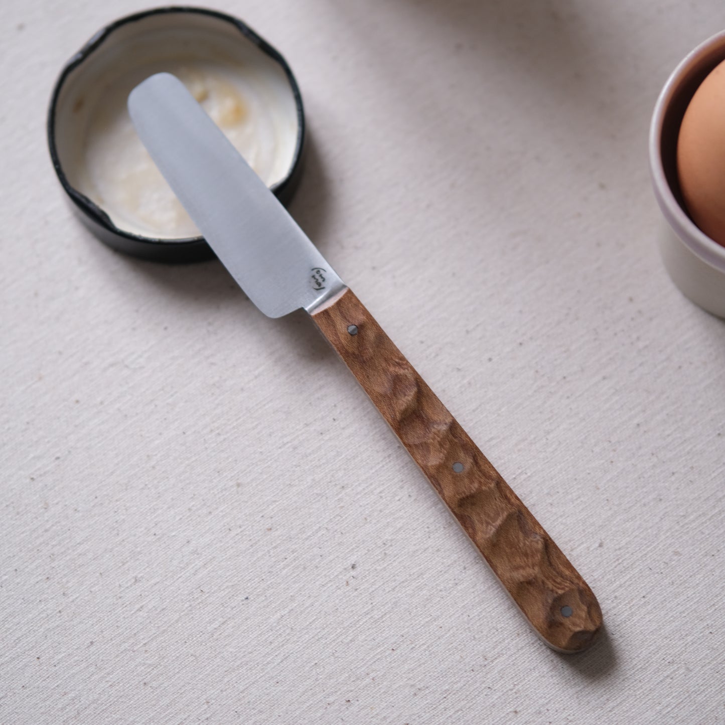 BOTO • COUTEAU À BEURRE PLATANE TEXTURÉ