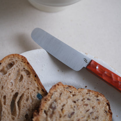 BOTO • COUTEAU À BEURRE PADOUK TEXTURÉ