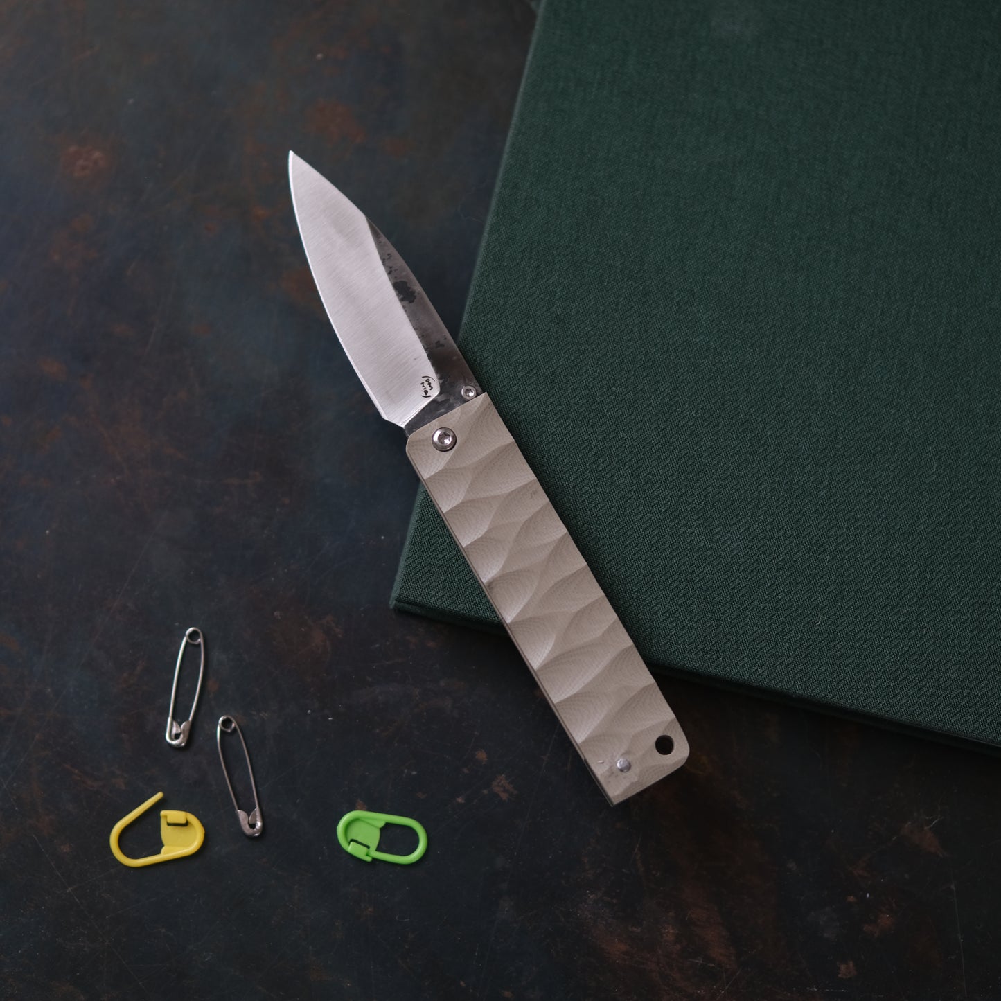 YOBO • COUTEAU PLIANT BEIGE