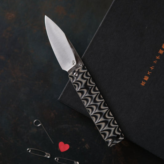 YOBO • COUTEAU PLIANT NOIR MARBRÉ BEIGE