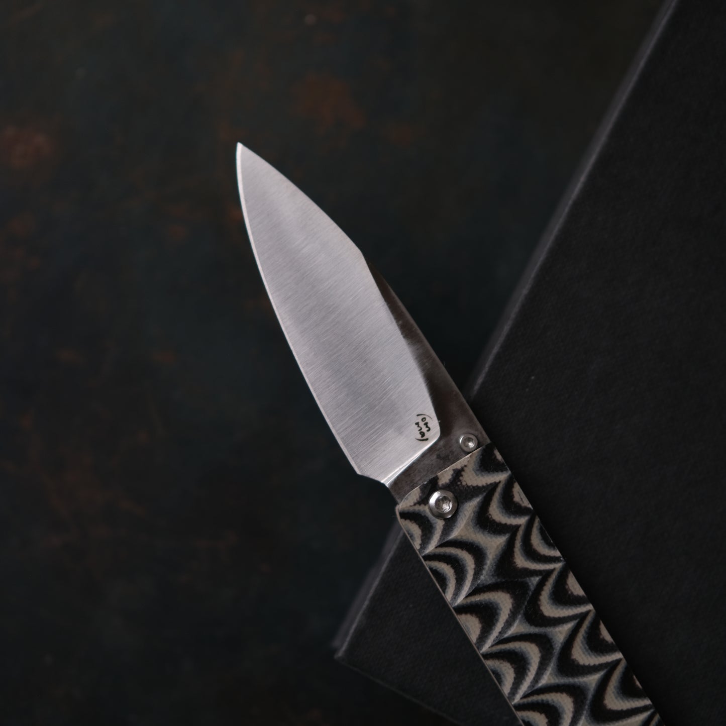 YOBO • COUTEAU PLIANT NOIR MARBRÉ BEIGE