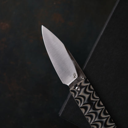 YOBO • COUTEAU PLIANT NOIR MARBRÉ BEIGE