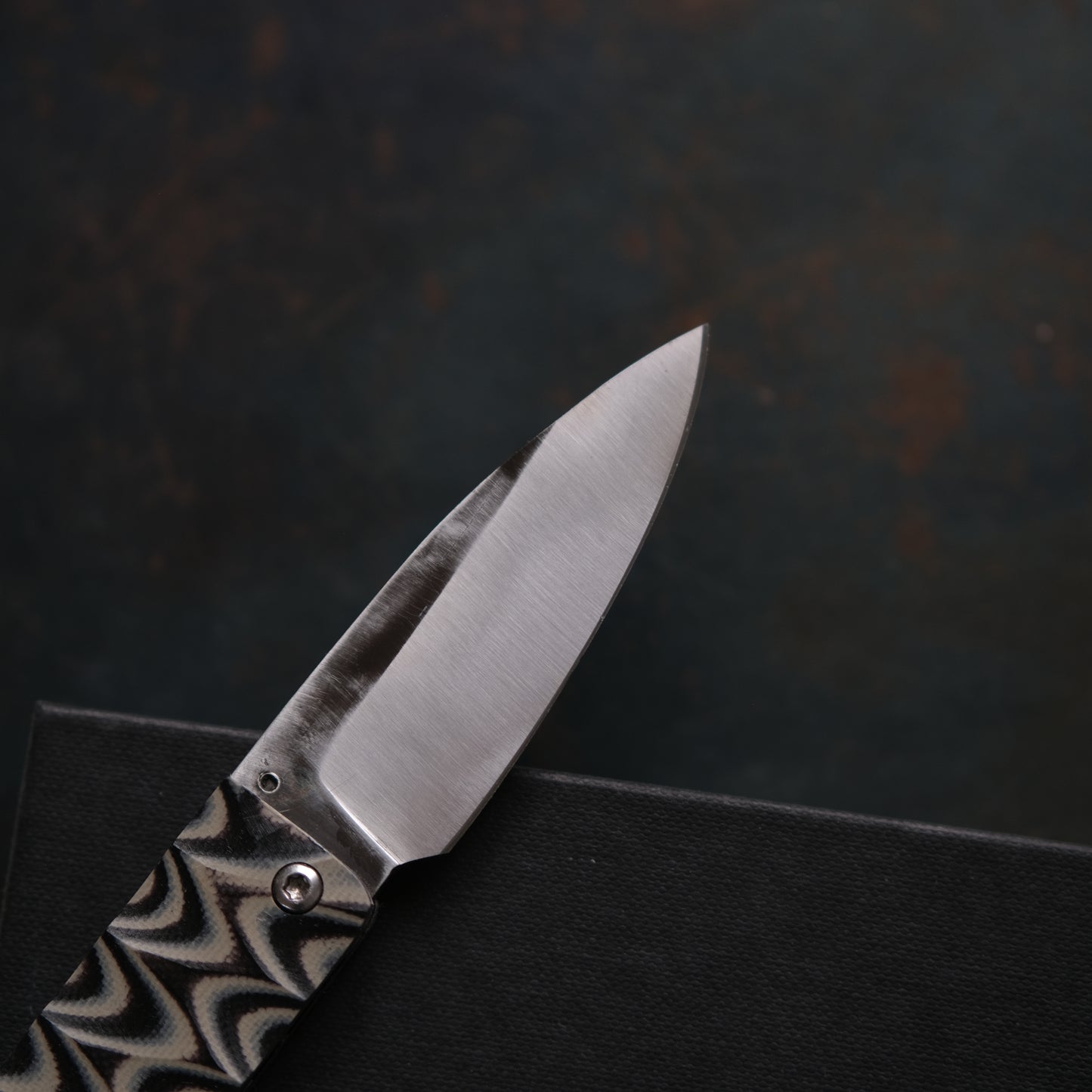 YOBO • COUTEAU PLIANT NOIR MARBRÉ BEIGE