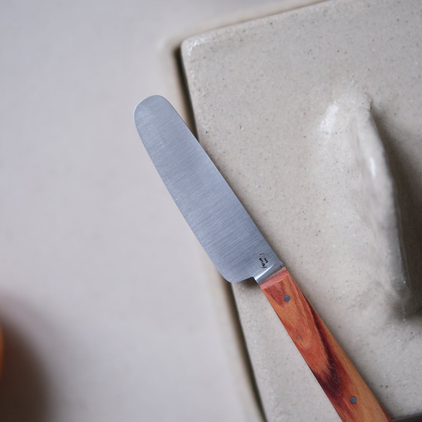 BOTO • COUTEAU À BEURRE BOIS DE ROSE