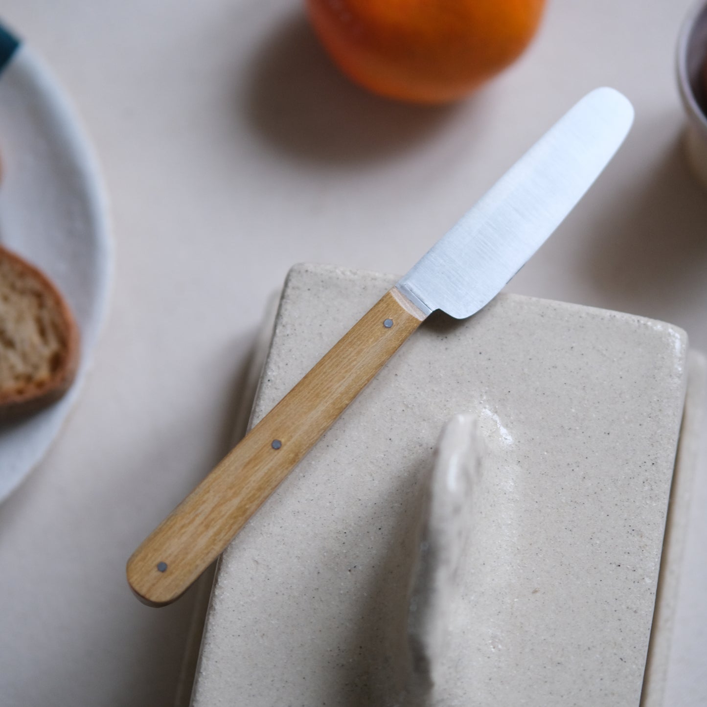 BOTO • COUTEAU À BEURRE ACACIA