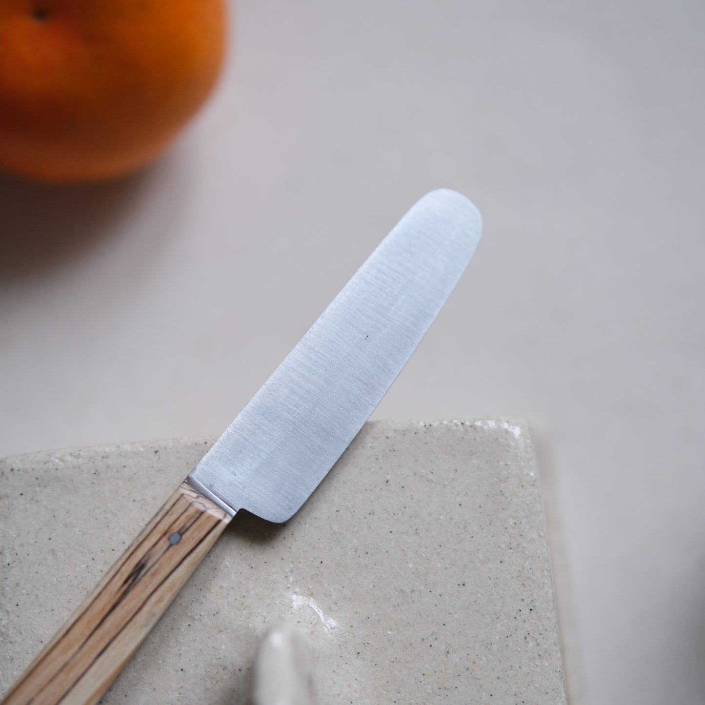 BOTO • COUTEAU À BEURRE HÊTRE ÉCHAUFFÉ