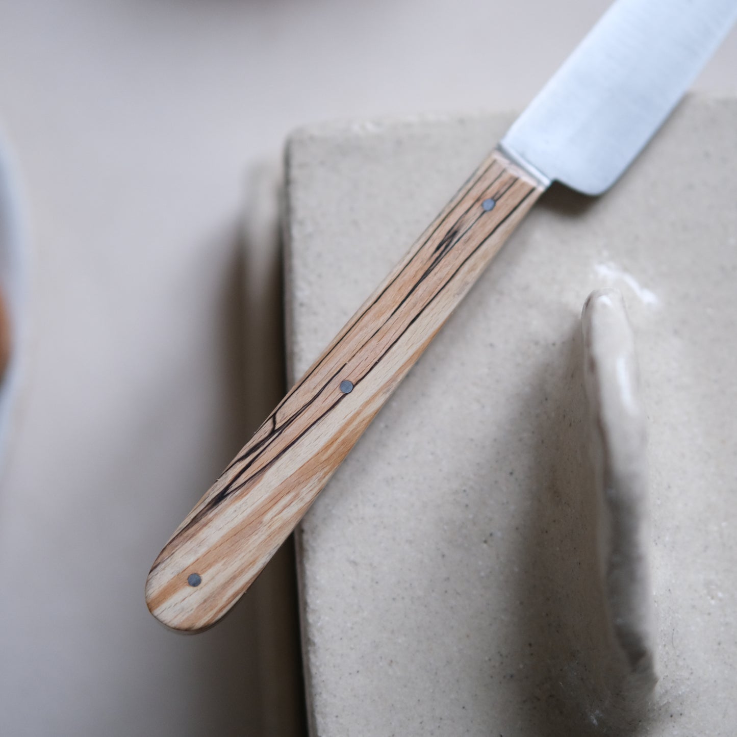 BOTO • COUTEAU À BEURRE HÊTRE ÉCHAUFFÉ