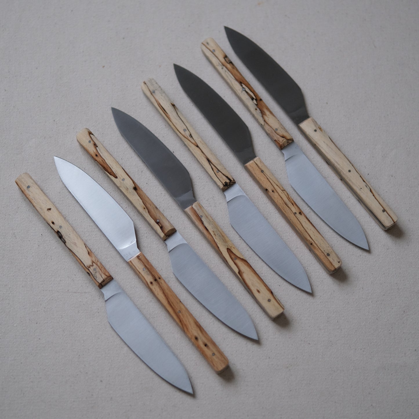 SIKSA • COFFRET DE COUTEAUX DE TABLE HÊTRE ÉCHAUFFÉ [PRÉ-COMMANDE]
