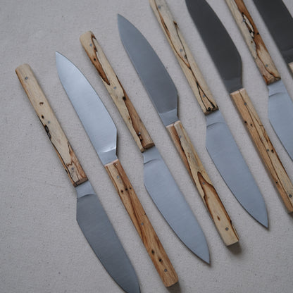 SIKSA • COFFRET DE COUTEAUX DE TABLE HÊTRE ÉCHAUFFÉ [PRÉ-COMMANDE]