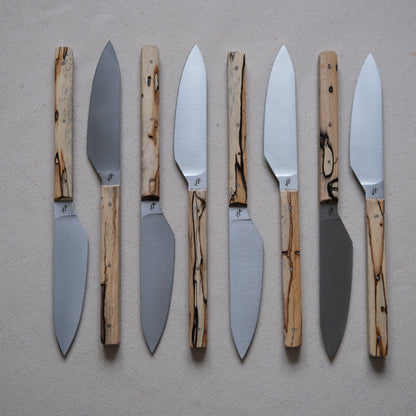 SIKSA • COFFRET DE COUTEAUX DE TABLE HÊTRE ÉCHAUFFÉ [PRÉ-COMMANDE]