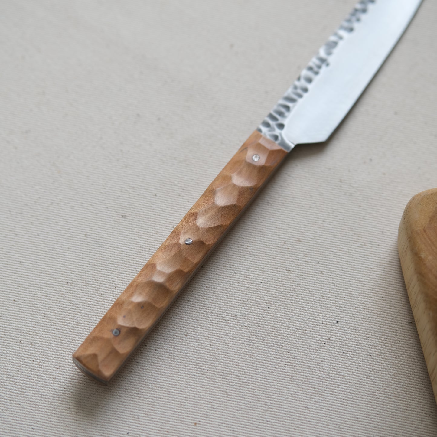 YOLISA MINI • COUTEAU D'OFFICE POIRIER TEXTURÉ