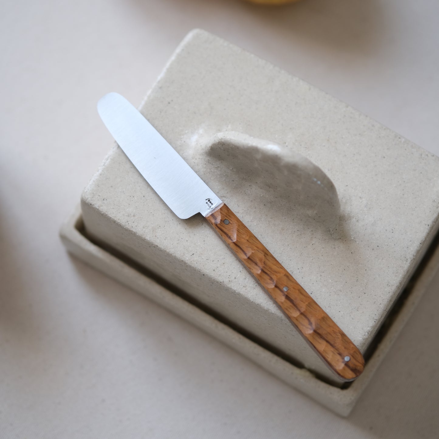 BOTO • COUTEAU À BEURRE ZÉBRANO TEXTURÉ