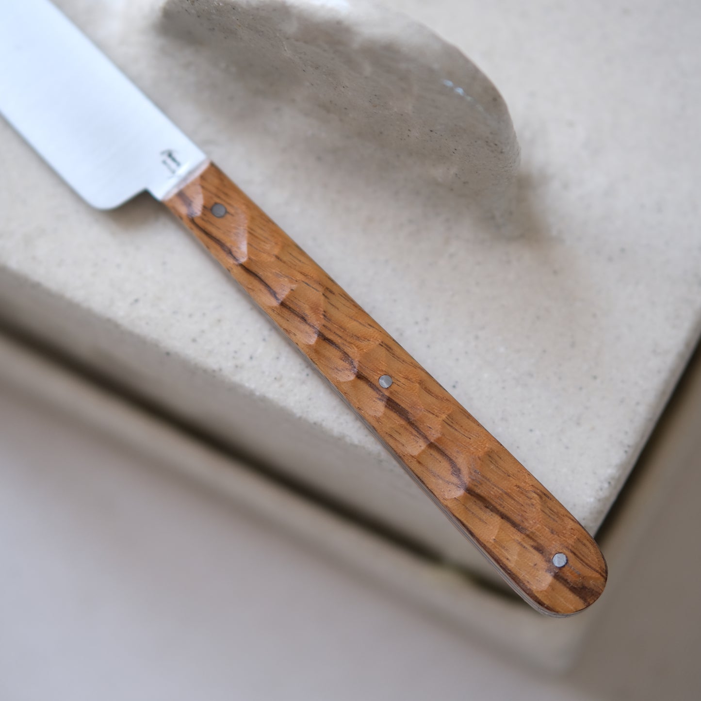 BOTO • COUTEAU À BEURRE ZÉBRANO TEXTURÉ