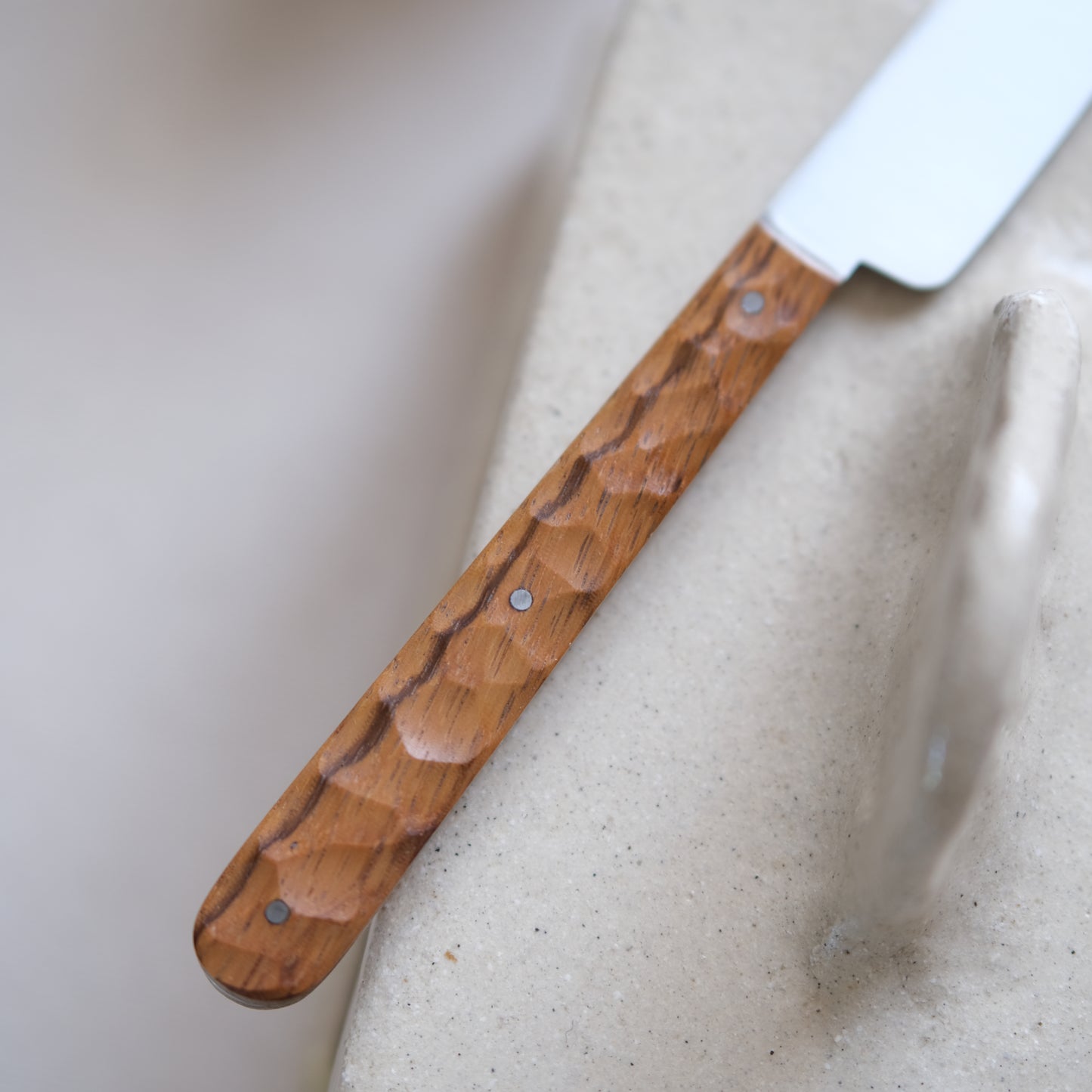 BOTO • COUTEAU À BEURRE ZÉBRANO TEXTURÉ