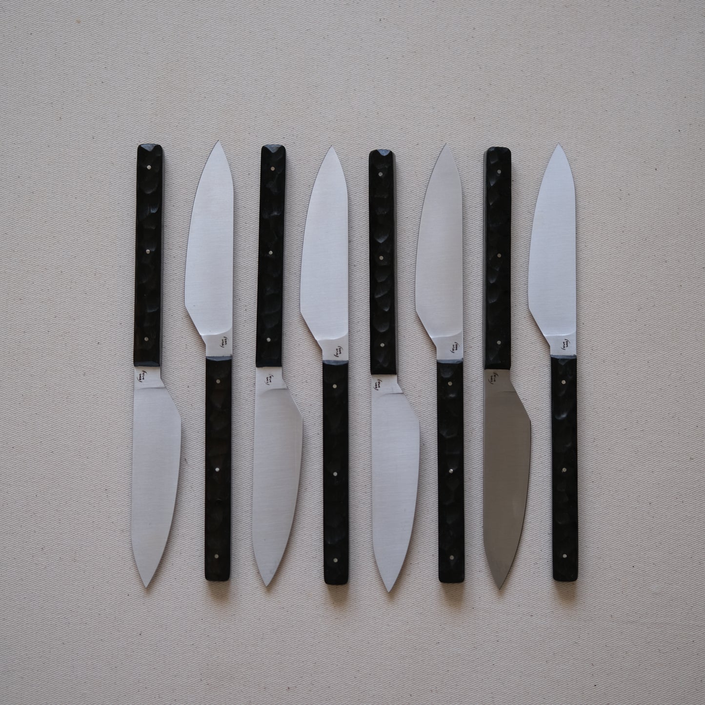 SIKSA • COUTEAU DE TABLE ÉBÈNE TEXTURÉ