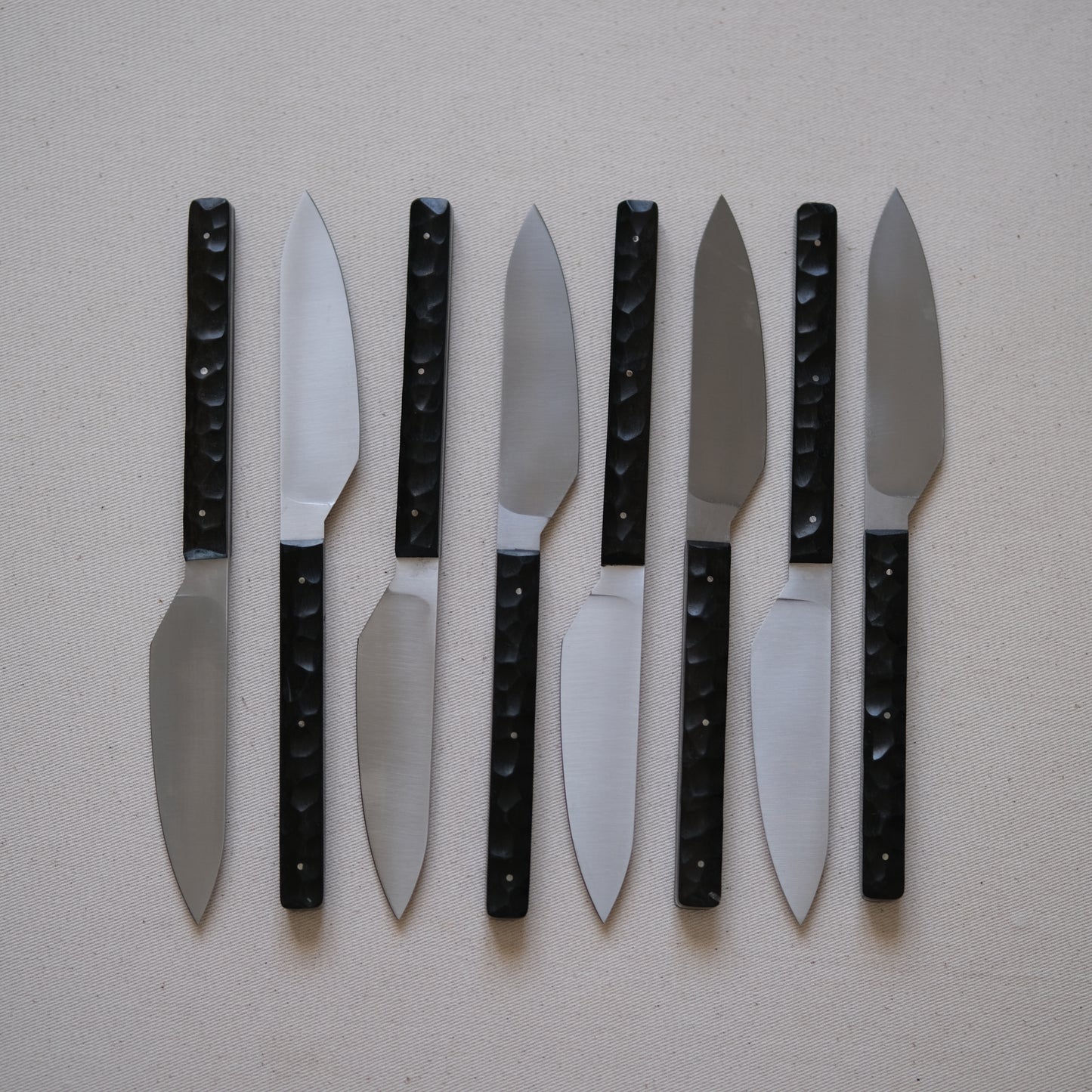 SIKSA • COUTEAU DE TABLE ÉBÈNE TEXTURÉ