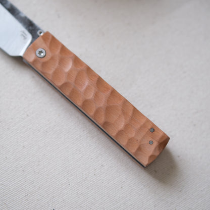 YOBO • COUTEAU PLIANT POIRIER TEXTURÉ