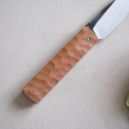 YOBO • COUTEAU PLIANT POIRIER TEXTURÉ