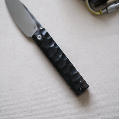 YOBO • COUTEAU PLIANT ÉBÈNE TEXTURÉ