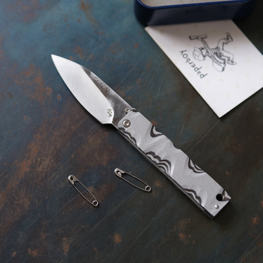 YOBO • COUTEAU PLIANT MARBRÉ GRIS