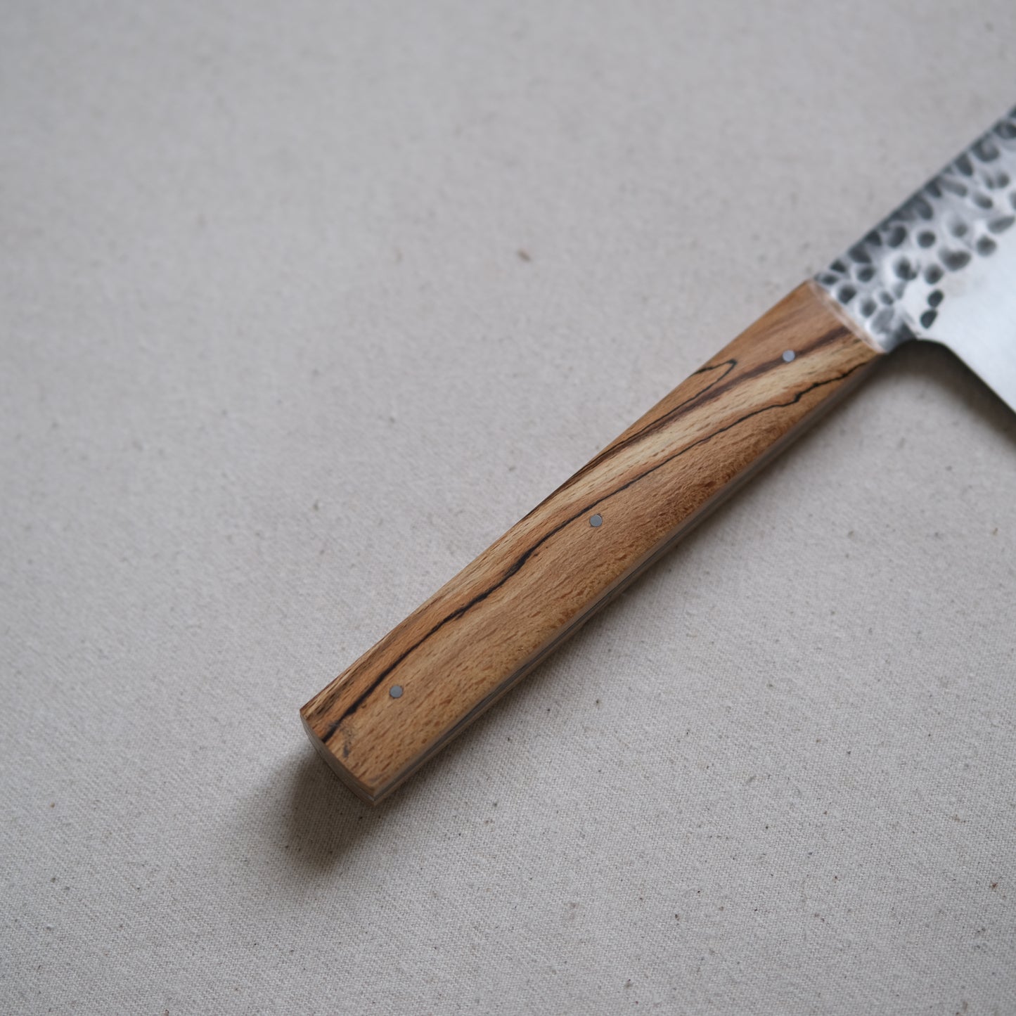 YACHE • COUTEAU DE CUISINE HÊTRE ÉCHAUFFÉ