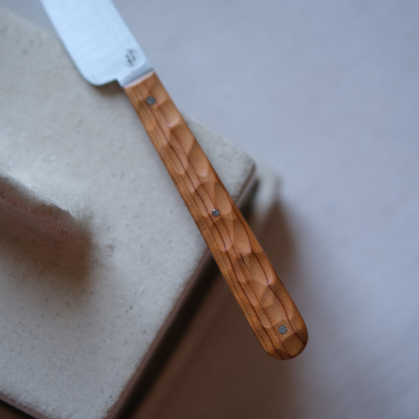 BOTO • COUTEAU À BEURRE IF TEXTURÉ